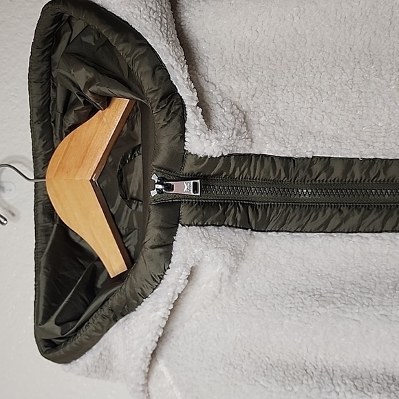 1 Madison Expedition Heritage Edition Teddy Sherpa Jacket in Cream/Olive - Picture 13 of 14